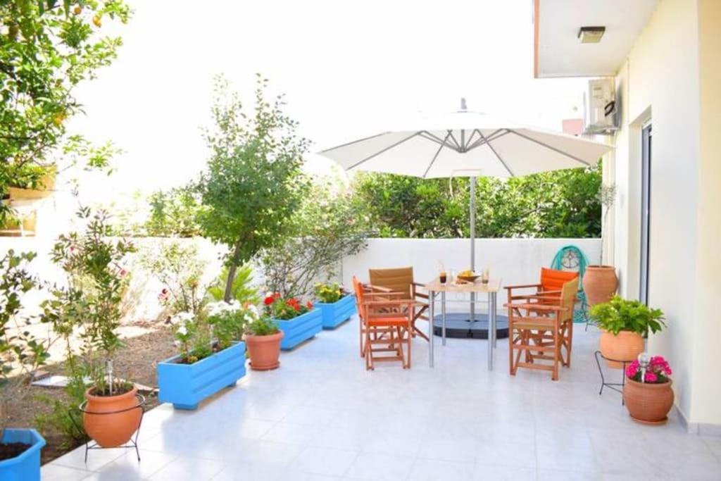 Marble Cool 2-Bedroom Down Town Yard House Kíssamos Buitenkant foto